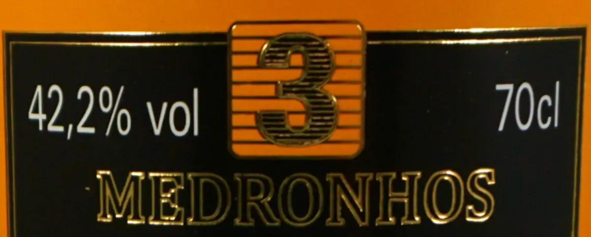 tres-medronhos-aguardente-1.png