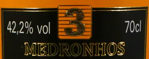 tres-medronhos-aguardente-1.png
